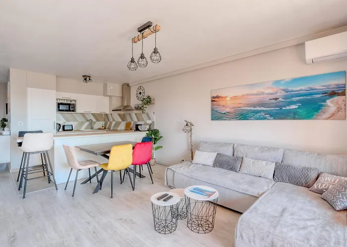 Le Diamant Du Soleil Sea View New Center & Parking Le Lavandou